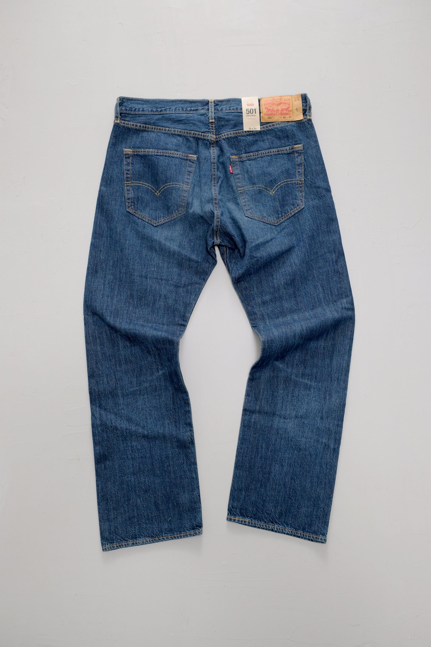 501 Levi's — Washed Indigo Blue — W34/L32